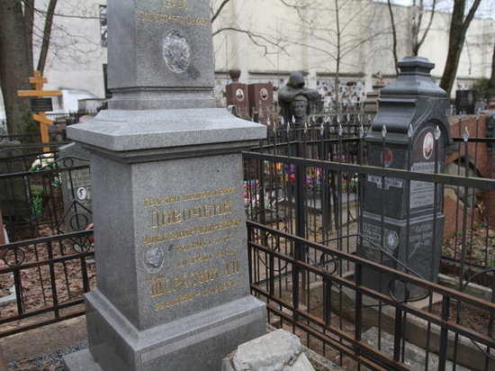 Охранники Ваганьковского кладбища упустили вандала, разгромившего могилы героев Советского Союза